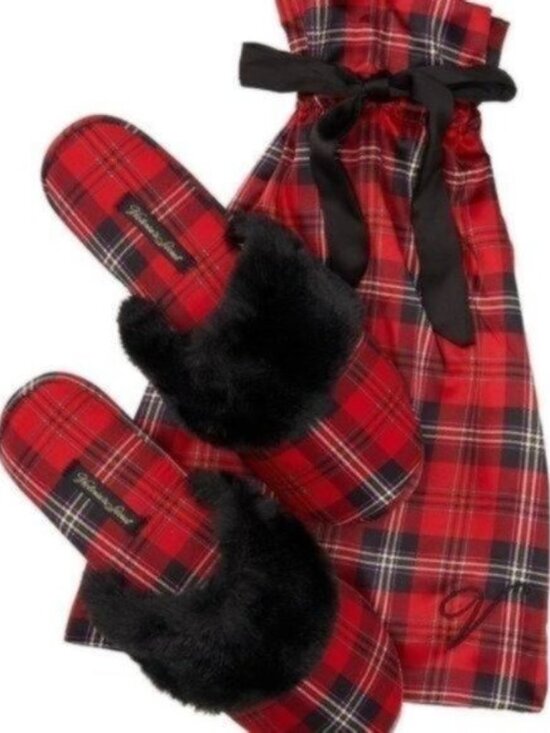 NWT Victoria's Secret Signature Slippers - Picture 1 of 2